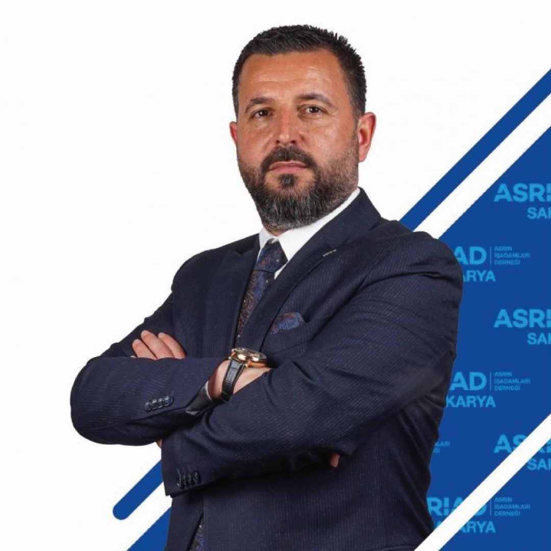 Yeni bir yıl, yeni umutların ve yeni başlangıçların habercisidir. 2026’ya girerken en büyük dileğimiz; ailelerimizin mutluluğu, toplumumuzun birlik ve bera